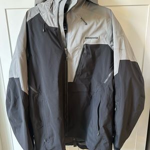 EUC Patagonia Mens Untracked snow jacket goretex size  L